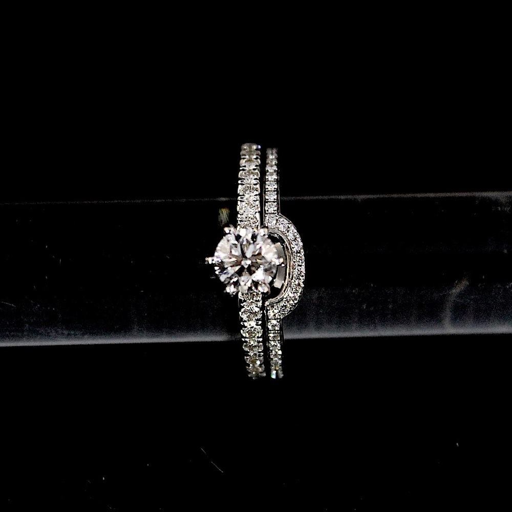 Certified 0.75 CT Diamond ring, with wedding band - Picture 5 of 8